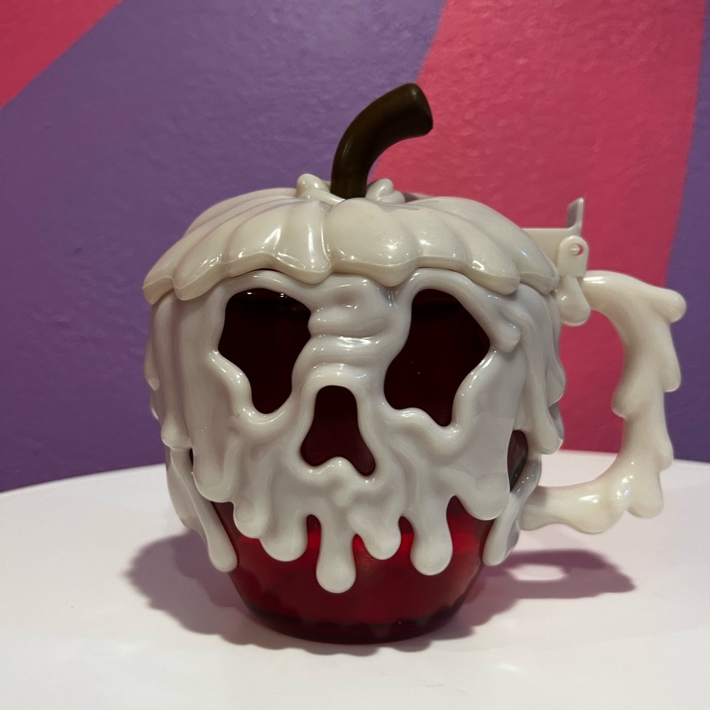 Snow White poison apple Disneyland mug
